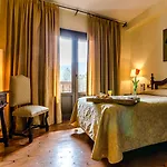 Temple Hotel 4*
