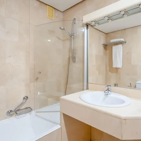 Temple Hotell 4*